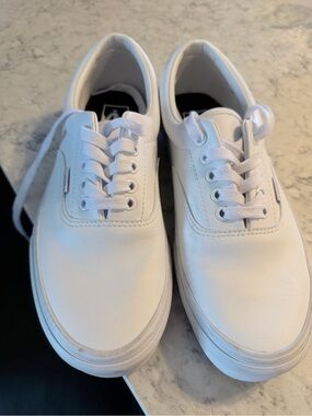 Vans White Low-Top Canvas leather Sneakers men’s 8 women’s 9.5